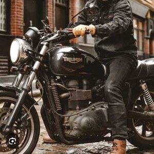 Triumph Men's Straight Jeans in Black